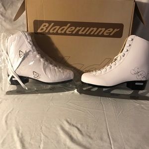 Blade Runner Solstice Women’s Ice Figure Skates